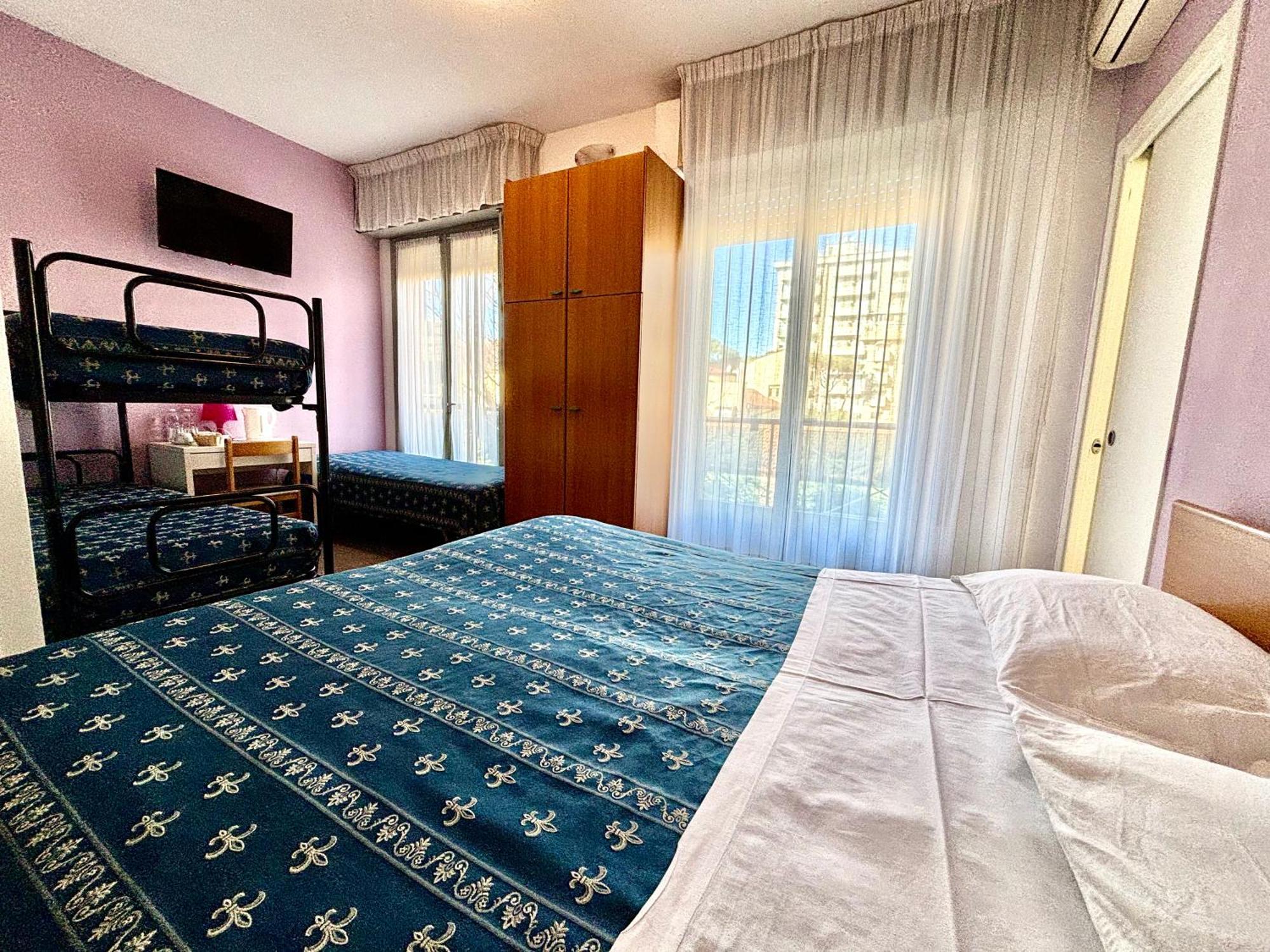 ריצ'יונה Hotel Iride Suite & Breakfast- Ideale Per Famiglie E Coppie מראה חיצוני תמונה