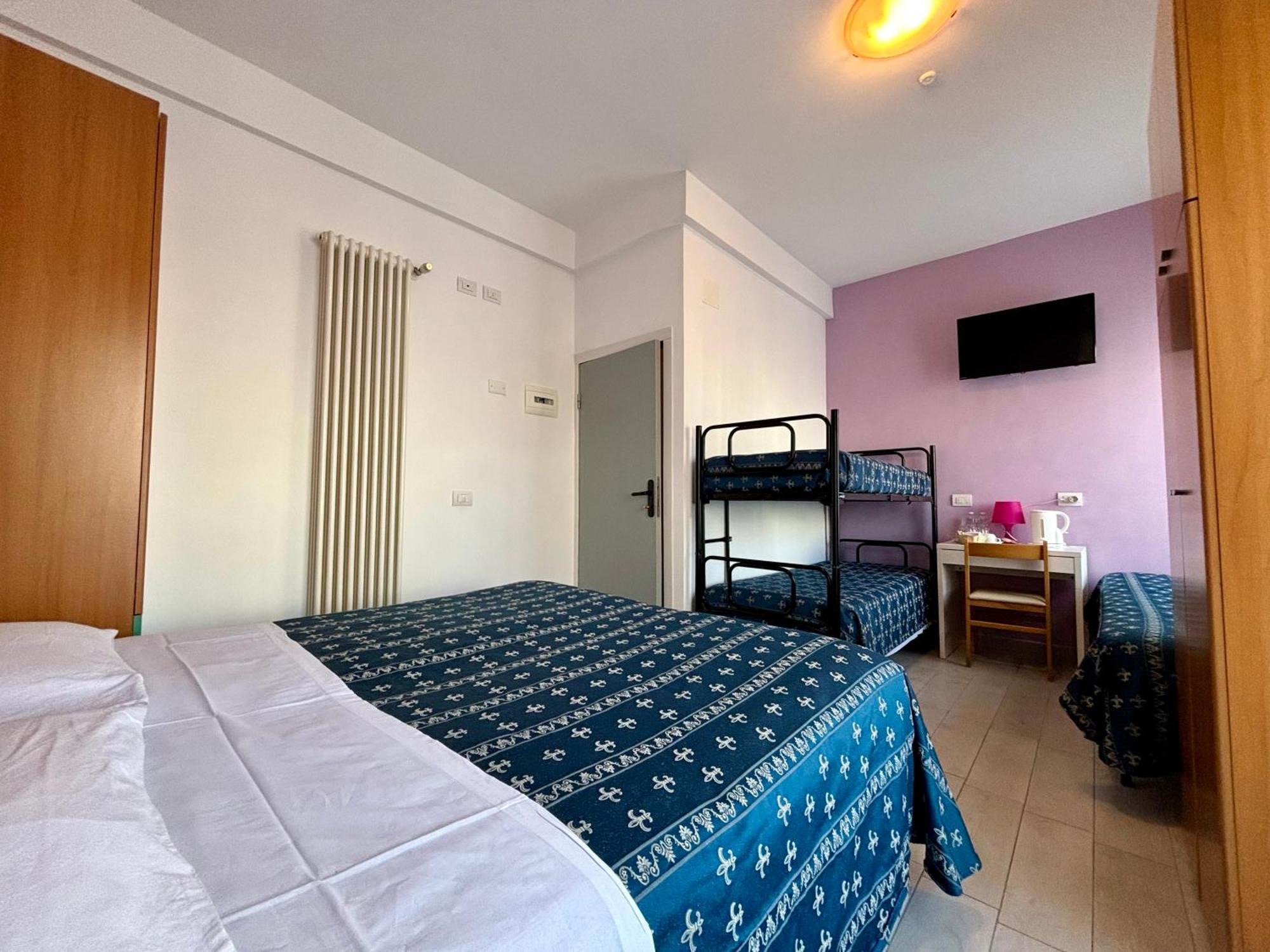 ריצ'יונה Hotel Iride Suite & Breakfast- Ideale Per Famiglie E Coppie מראה חיצוני תמונה