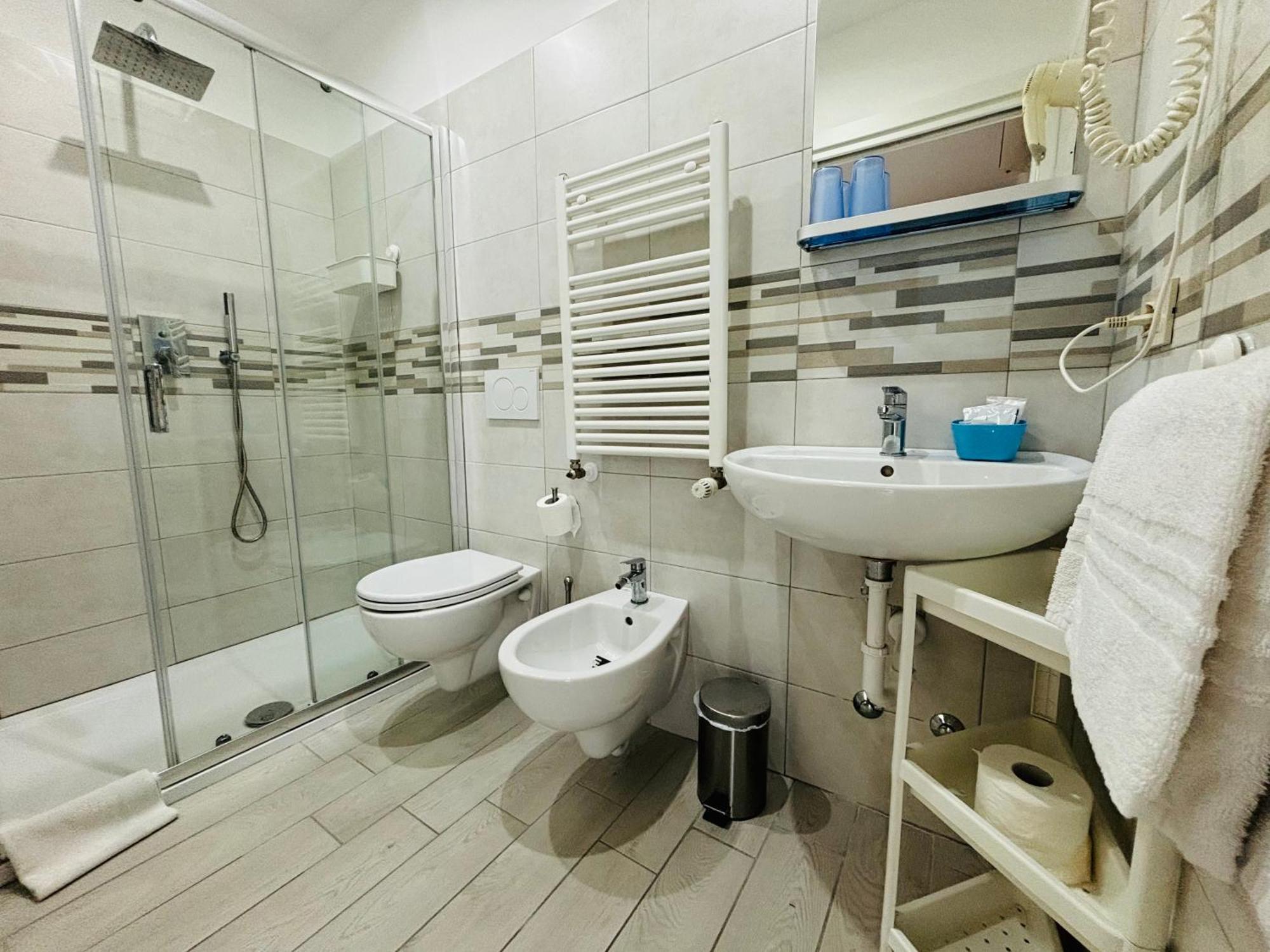 ריצ'יונה Hotel Iride Suite & Breakfast- Ideale Per Famiglie E Coppie מראה חיצוני תמונה