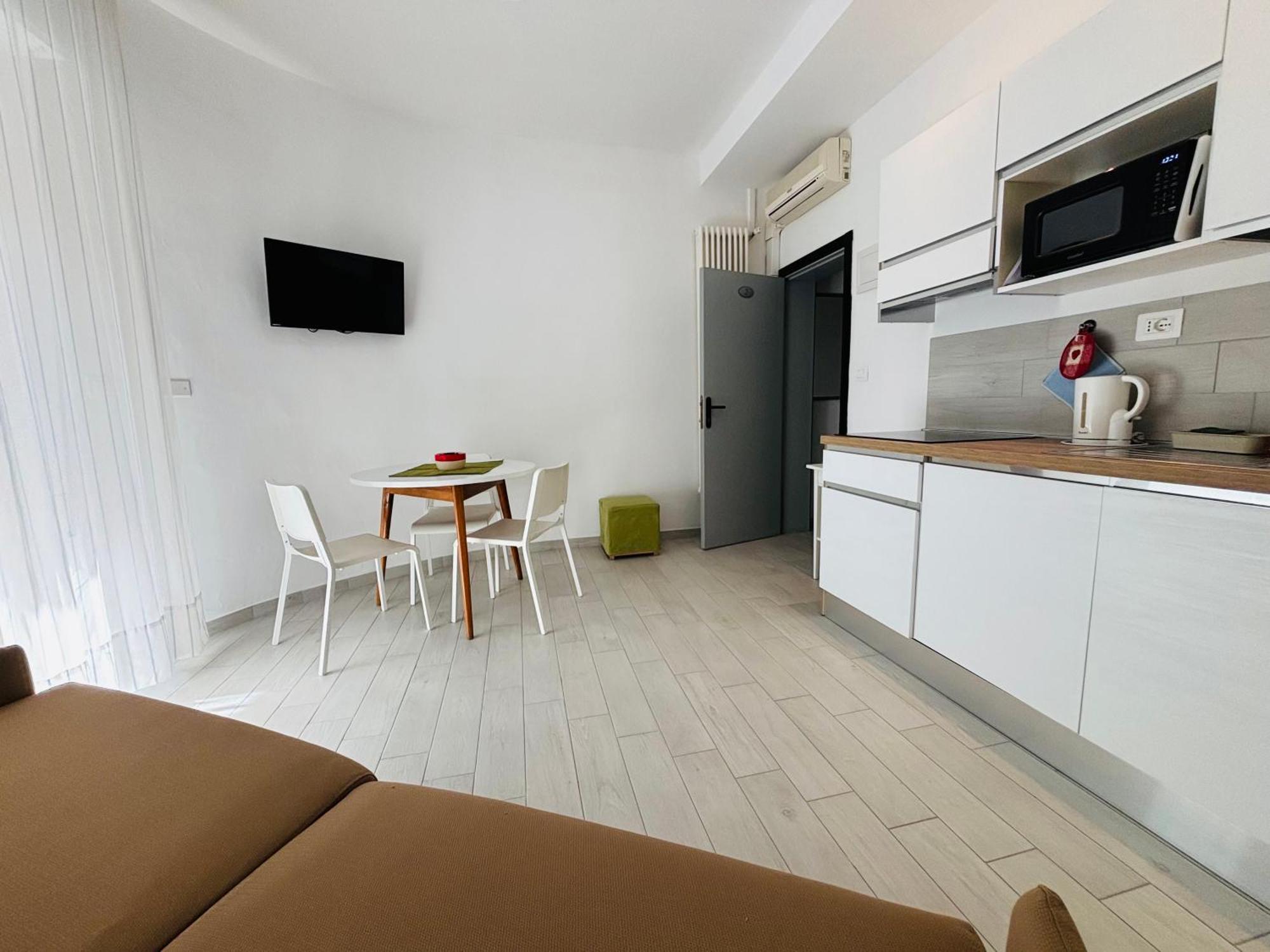 ריצ'יונה Hotel Iride Suite & Breakfast- Ideale Per Famiglie E Coppie מראה חיצוני תמונה