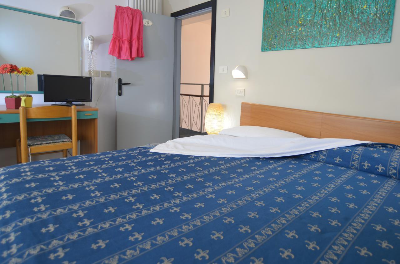 ריצ'יונה Hotel Iride Suite & Breakfast- Ideale Per Famiglie E Coppie מראה חיצוני תמונה